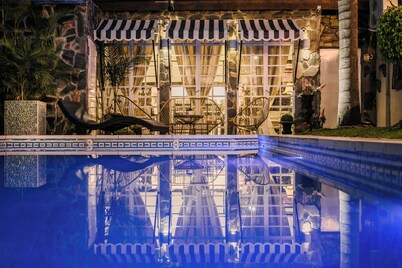 Top Rated Villa w/Pool, BBQ, 12 pax, w/Guesthouse