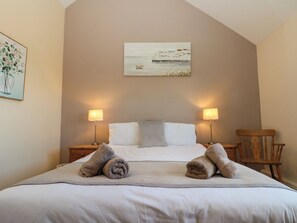 2 Schlafzimmer, individuell dekoriert, individuell eingerichtet