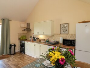 Dishwasher, cookware/dishes/utensils