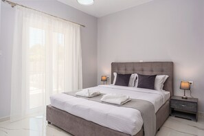 2 bedrooms, iron/ironing board, free WiFi - Alexander Home (Artemis)