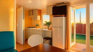 Luxury Suite, Patio | Private kitchen | Full-size fridge, microwave, stovetop, cookware/dishes/utensils