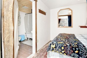 1 slaapkamer, een strijkplank/strijkijzer, wifi, beddengoed