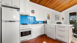 冰箱、微波炉、烤箱、洗碗机