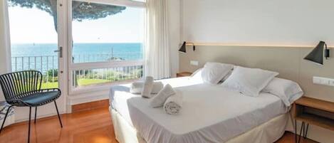 8 Schlafzimmer, Zimmersafe, Bügeleisen/Bügelbrett, Reisekinderbett