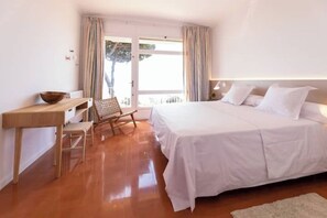 8 Schlafzimmer, Zimmersafe, Bügeleisen/Bügelbrett, Reisekinderbett