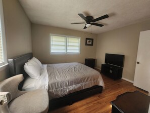 3 bedrooms, iron/ironing board, WiFi, bed sheets