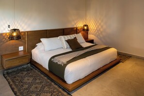 Leilighet – deluxe, strandutsikt | Blendingsgardiner, strykejern/-brett, wi-fi (inkludert) og sengetøy