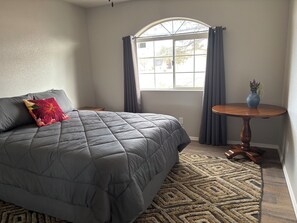 3 bedrooms, bed sheets - Serene 3-bedroom house in Valle Vista Golf Community on route 66 (Kingman)
