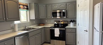 Serene 3-bedroom house in Valle Vista Golf Community on route 66