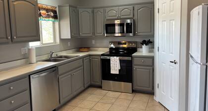Serene 3-bedroom house in Valle Vista Golf Community on route 66