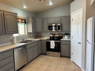 Serene 3-bedroom house in Valle Vista Golf Community on route 66