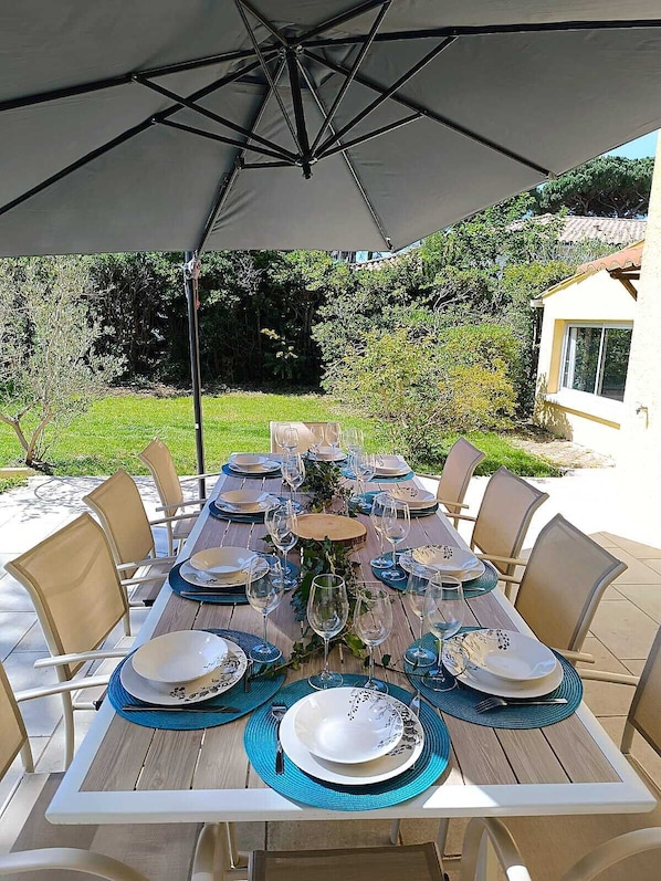 Outdoor dining