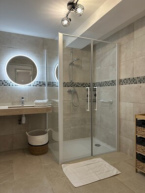 Douche, papier de toilette