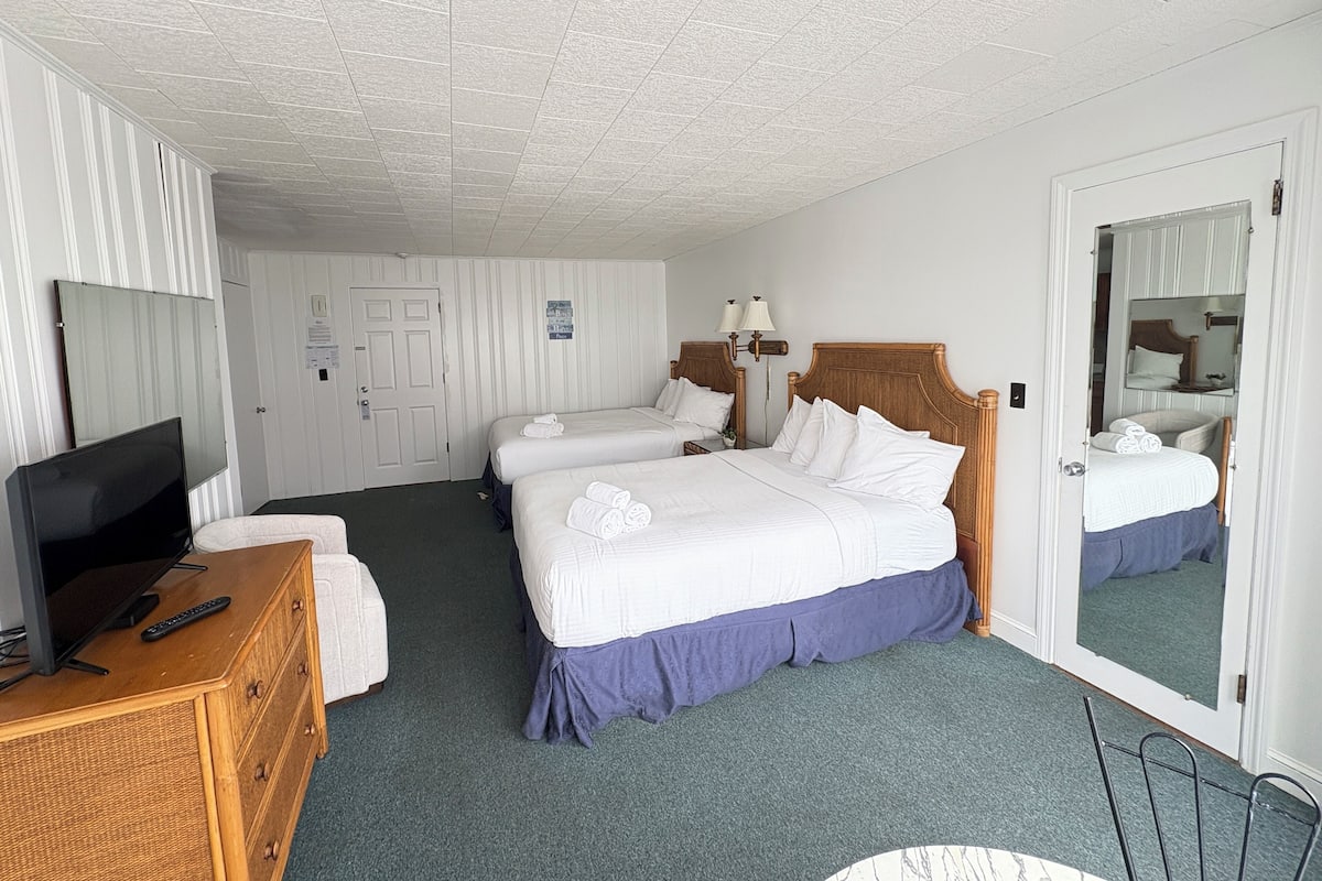 Free WiFi, bed sheets