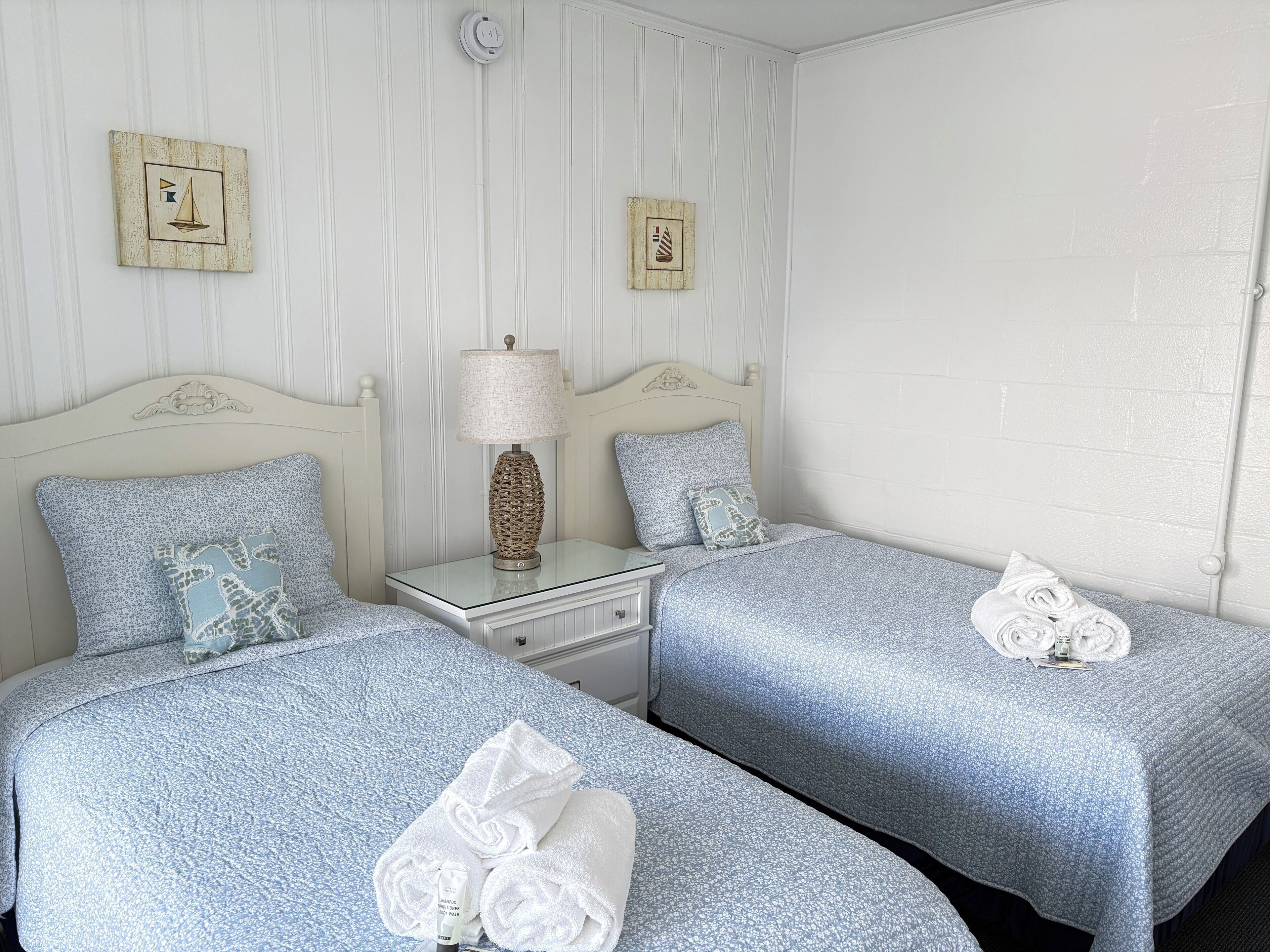 Rom – basic, 2 enkeltsenger | Wi-fi (inkludert) og sengetøy