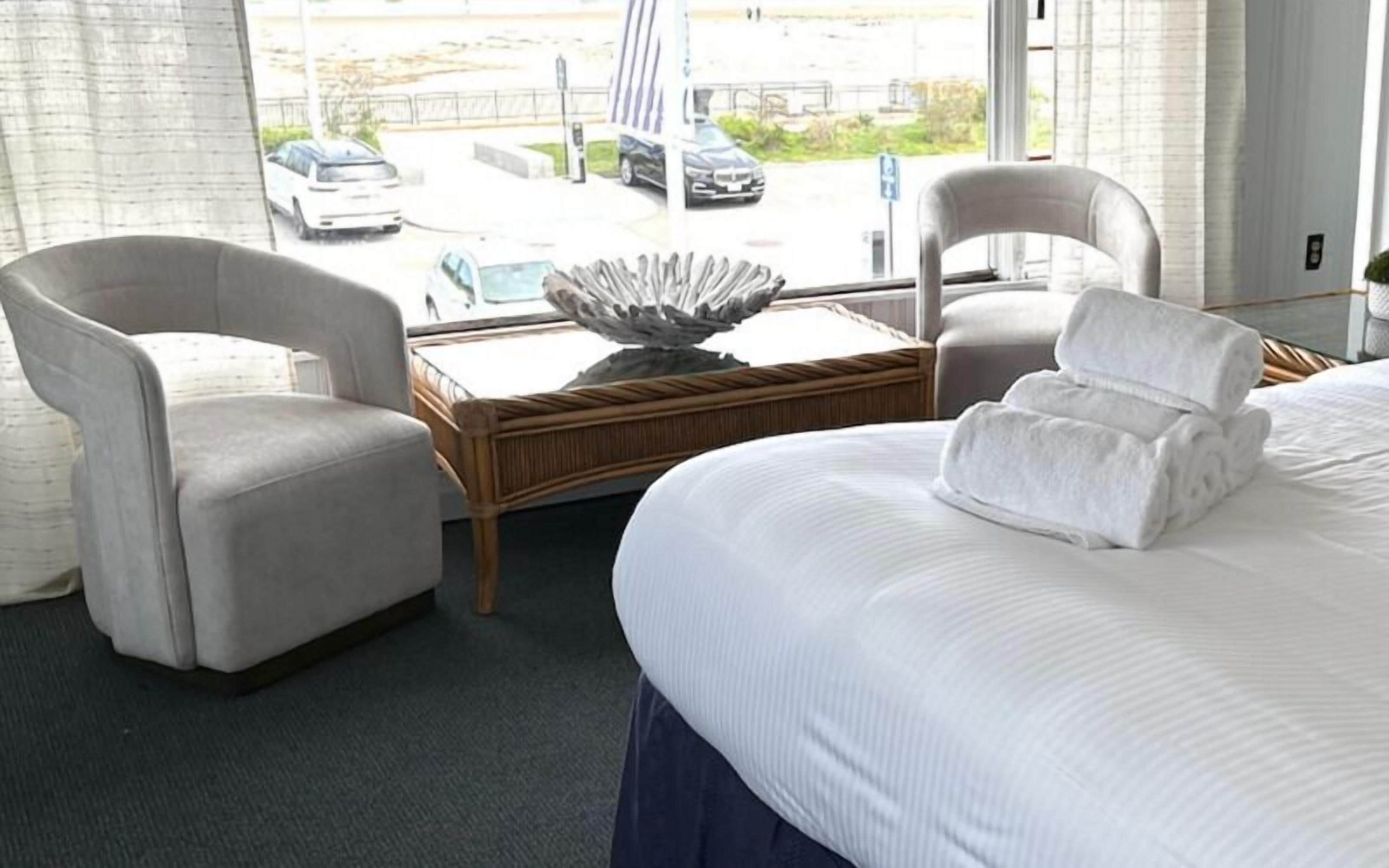 Deluxe Room, 1 King Bed, Balcony, Ocean View | Terrace/patio