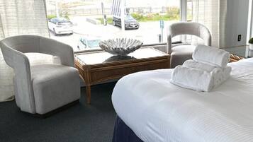Deluxe Room, 1 King Bed, Balcony, Ocean View | Terrace/patio