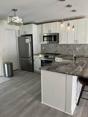 Mikrowelle, Ofen, Herdplatte, Geschirrspüler