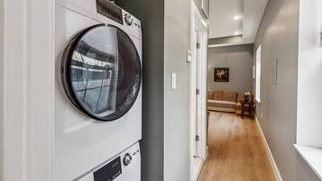 Deluxe Apartment, 1 Bedroom | Laundry