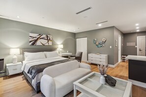 คอมฟอร์ทอพาร์ทเมนท์, เตียงคิงไซส์ 1 เตียง | 1 ห้องนอน, เตารีด/โต๊ะรีดผ้า, Wi-Fi ฟรี