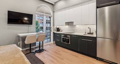 24 Stay Rittenhouse