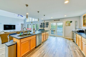 Interior - Lakefront Lake Anna Views, Boat Dock, Firepit, Dec (Mineral)