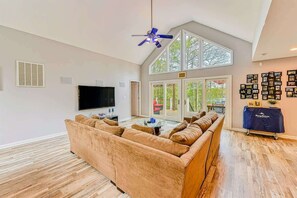 Smart-TV, Stereoanlage, Arbeitsbereiche