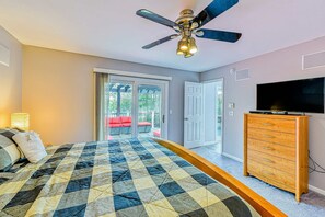 3 bedrooms, iron/ironing board, travel crib, free WiFi