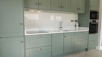 Dishwasher, cookware/dishes/utensils
