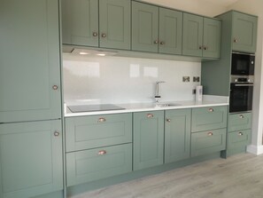 Dishwasher, cookware/dishes/utensils