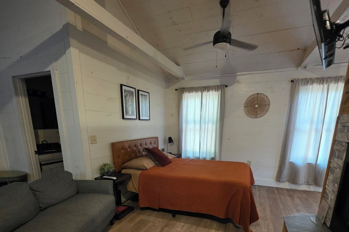 Tavanomainen mökki | 1 makuuhuone, silitysrauta/-lauta, ilmainen Wi-Fi