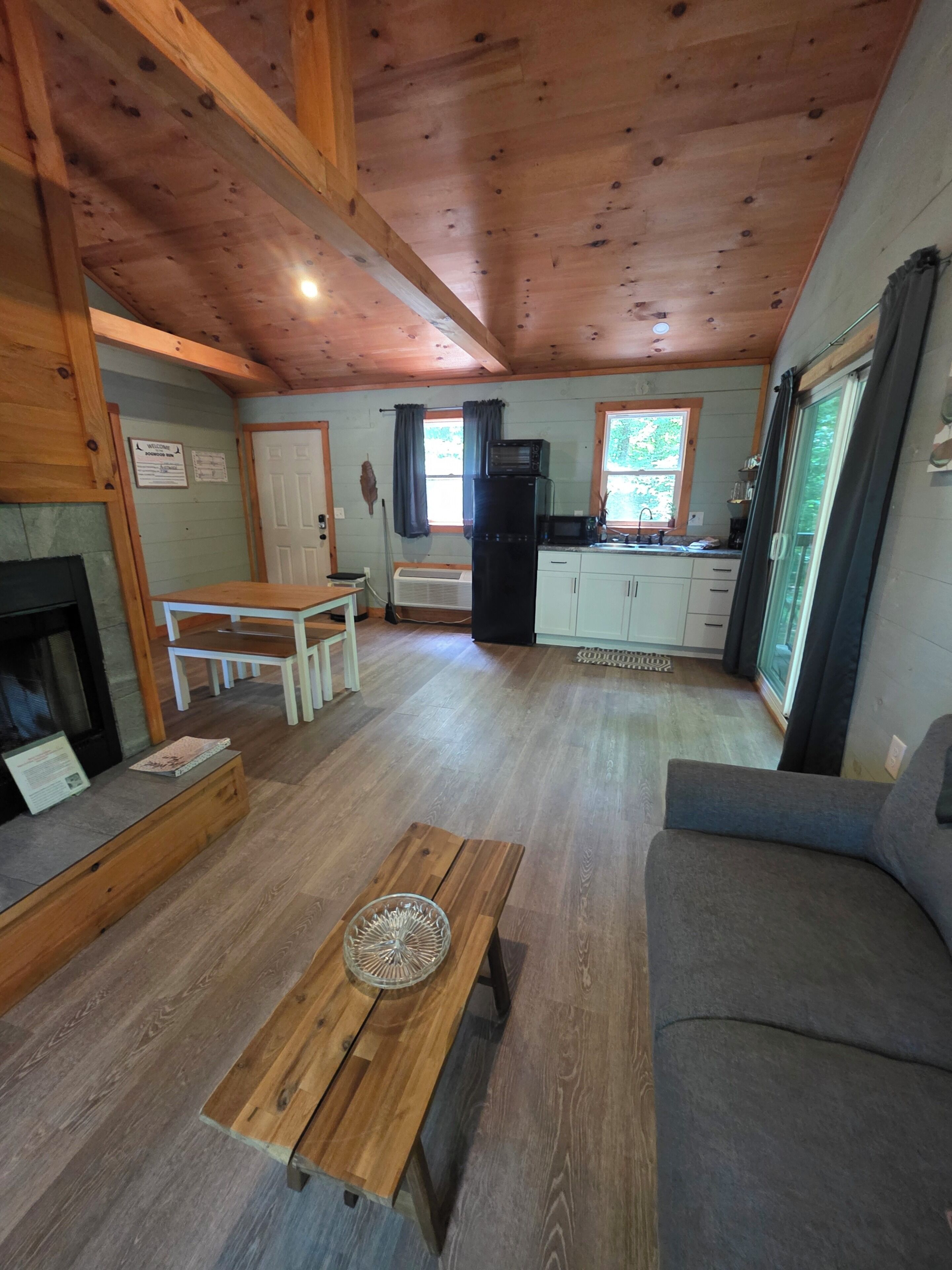 Traditional Cabin | 1 bedroom, iron/ironing board, free WiFi