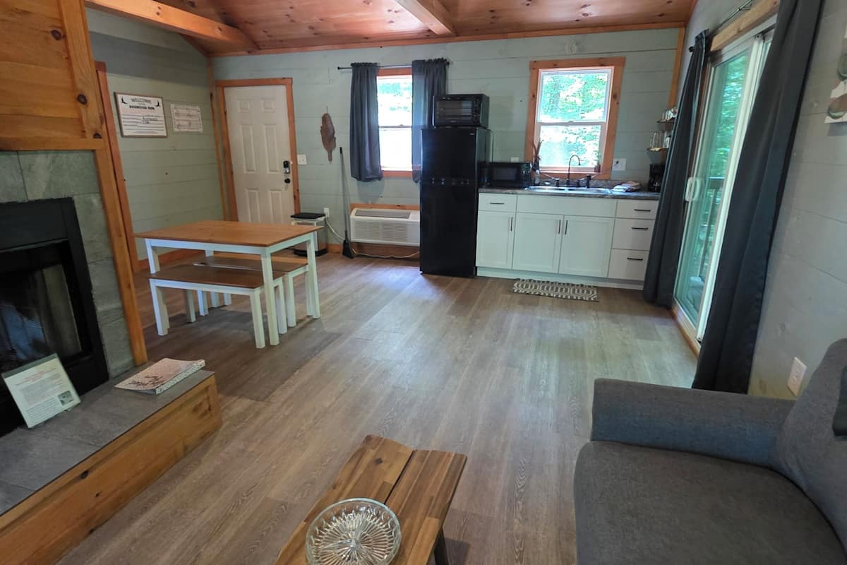 Tavanomainen mökki | 1 makuuhuone, silitysrauta/-lauta, ilmainen Wi-Fi