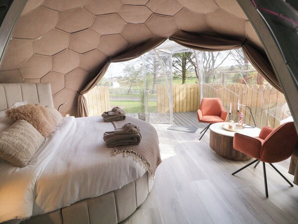 1 bedroom, individually decorated, individually furnished, free WiFi