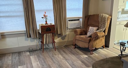 Charming 3-bedroom house with AC, WiFi in serene Houma