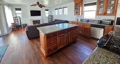 3 Bedroom 3 Bath Venice Beach House w Ocean Views!