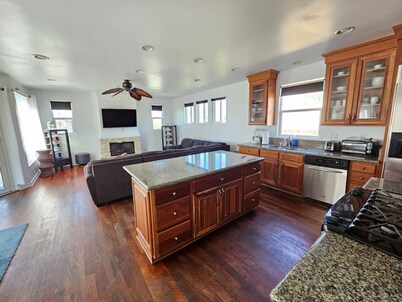 3 Bedroom 3 Bath Venice Beach House w Ocean Views!