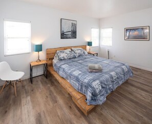 4 Schlafzimmer, Schreibtisch, Bügeleisen/Bügelbrett, Reisekinderbett