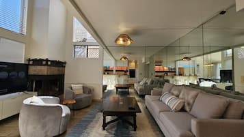 Smart-TV, peis og kontorer