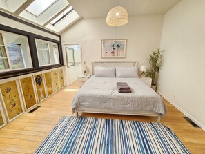 5 bedrooms, desk, iron/ironing board, travel cot