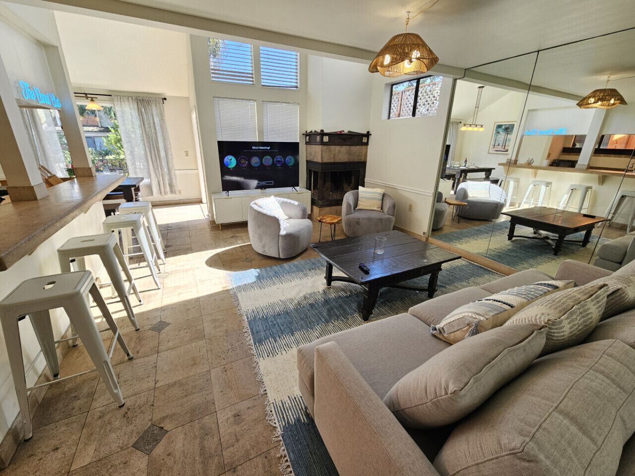 智能电视、壁炉、办公室