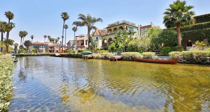Waterfront 5 Bedroom Home on the Venice Canals!