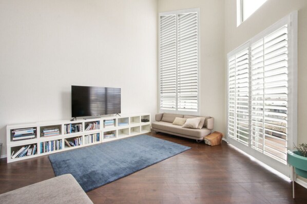 Smart TV, fireplace, offices