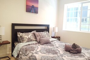 2 室のベッドルーム、アイロン / アイロン台、WiFi (無料)、ベッドシーツ