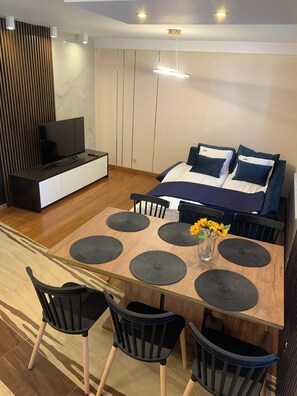 3 chambres, fer et planche à repasser, Wi-Fi, draps fournis