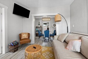 Smart TV - Sea Pink - 2 BR Close to the Beach (Galveston)