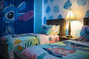 2 bedrooms, desk, iron/ironing board, travel cot - Tuscana Resort Serene 2BR Condo+Resort Amenities (Davenport)