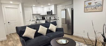 Cozy 2-bedroom Basement in South-East Calgary with WiFi