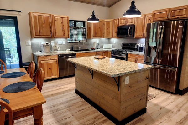 Refrigerador, microondas, horno, placa de cocina