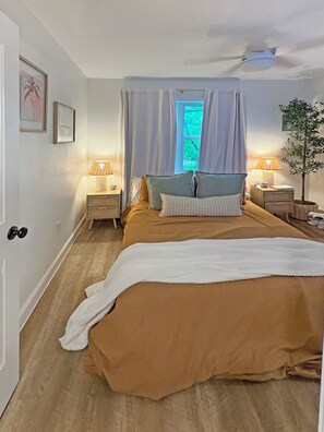 4 habitaciones, tabla de planchar con plancha, wifi y ropa de cama 